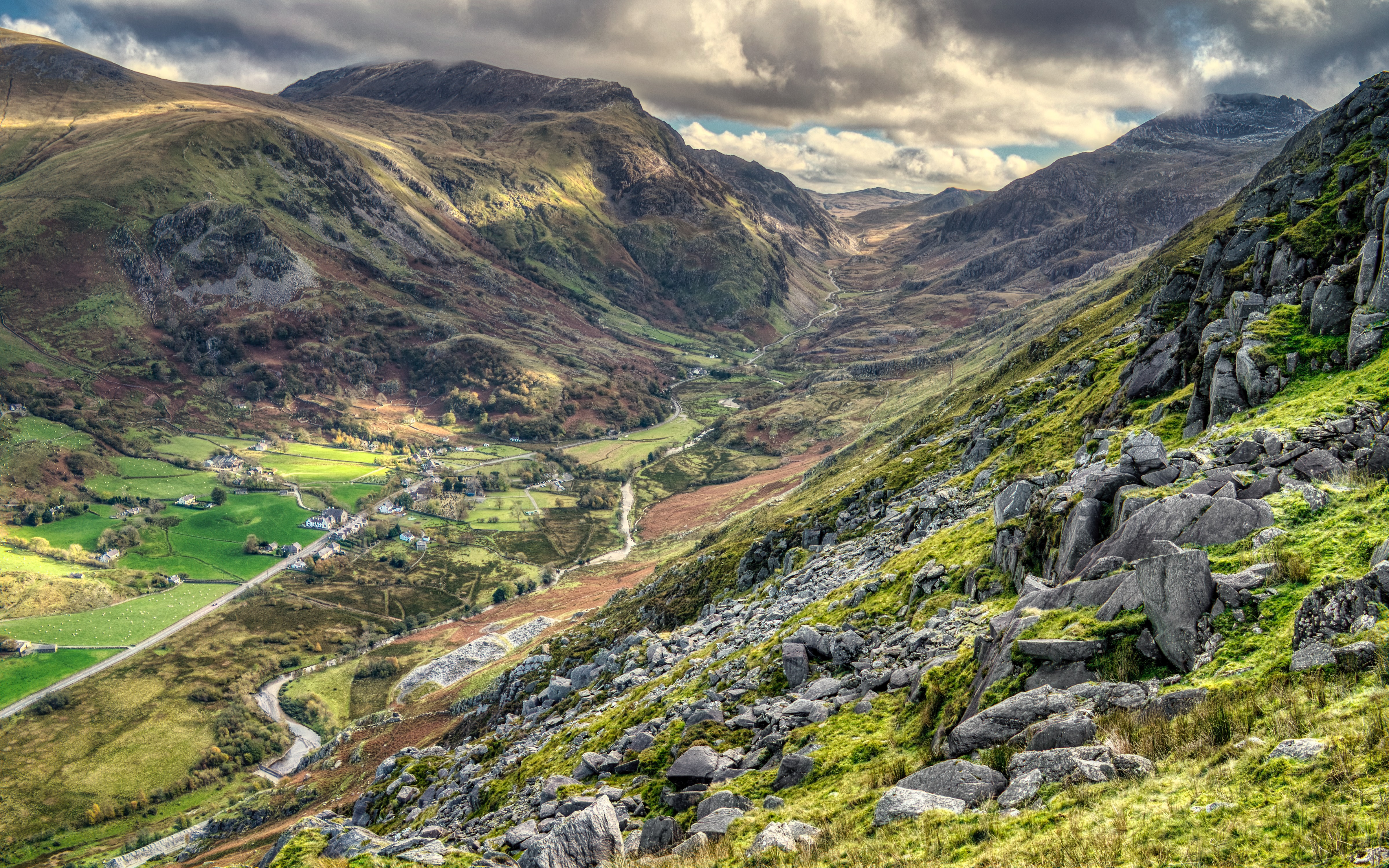 a photo of snowdon